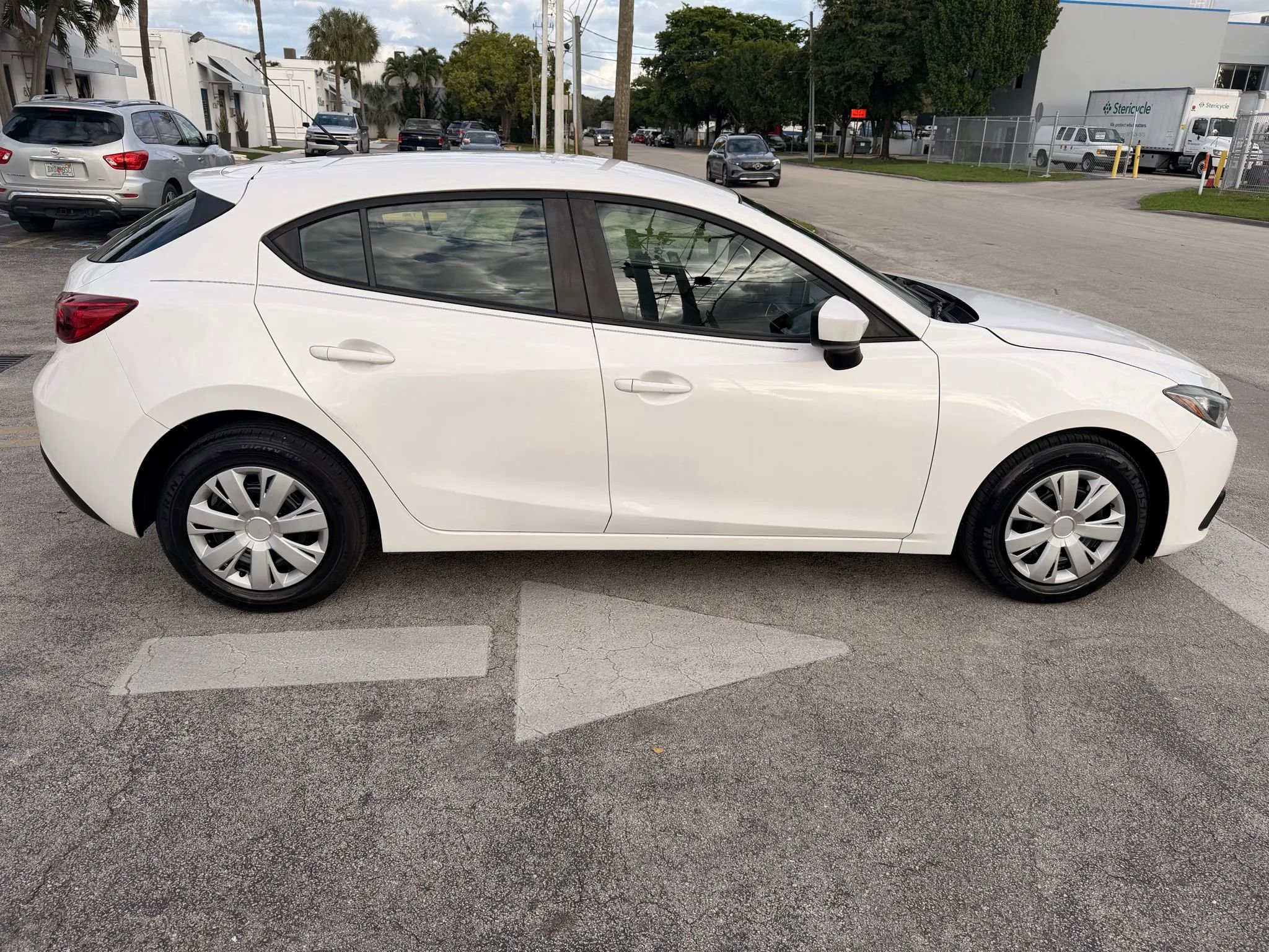 Used 2016 MAZDA MAZDA3 i Sport image 9