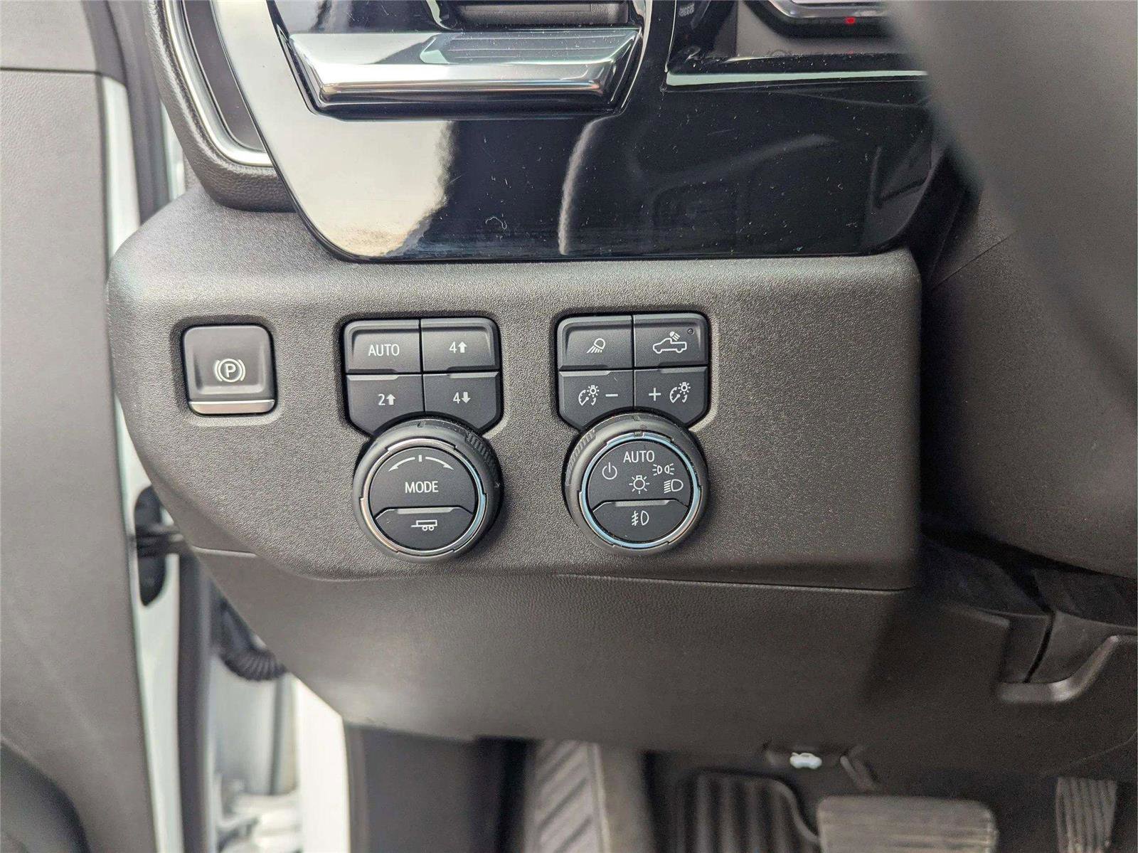 Used 2024 Chevrolet Silverado 2500 LTZ w/ LTZ Convenience Package AWD/4WD image 25