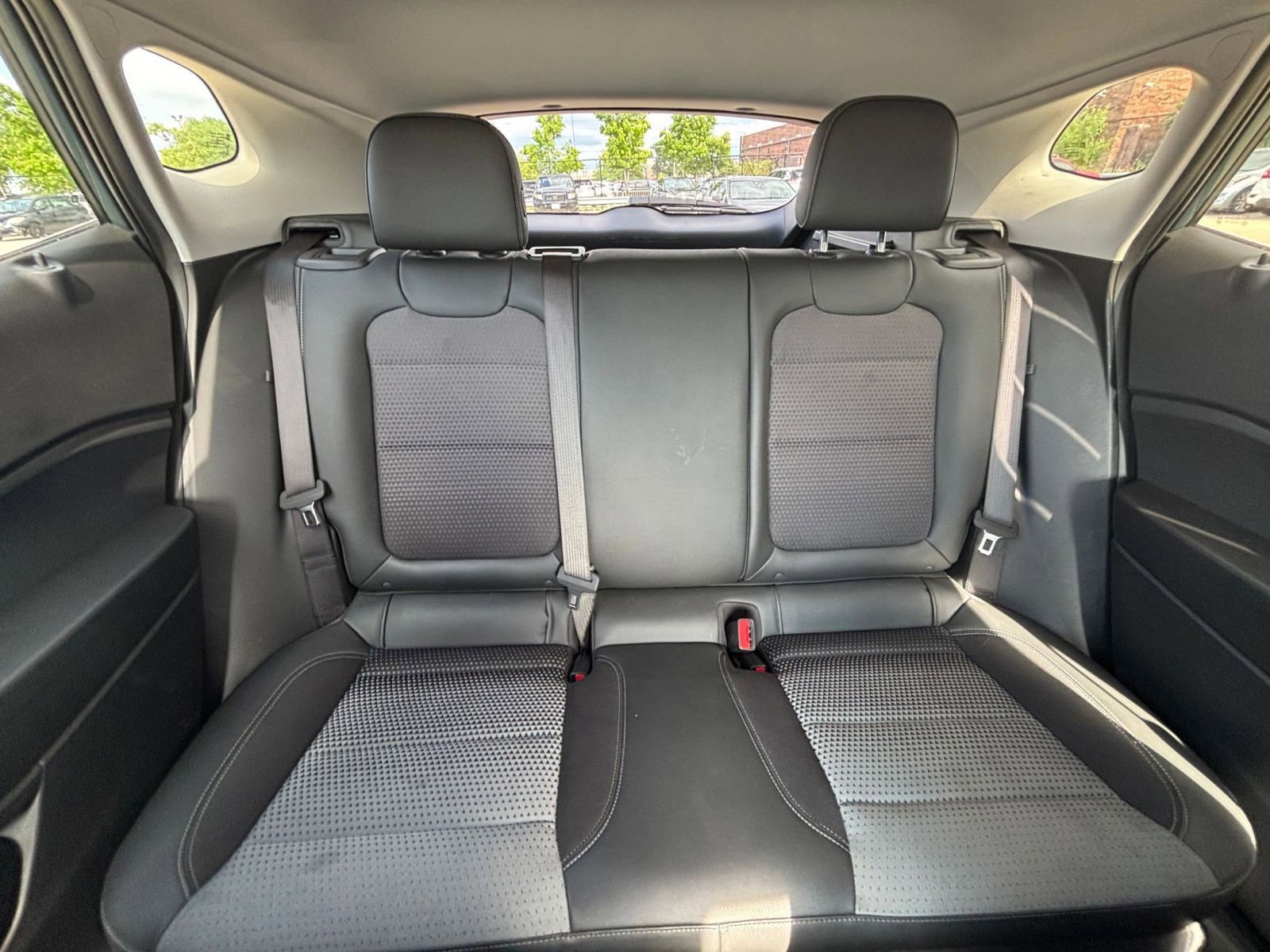Used 2025 Chevrolet Trax LT FWD image 37
