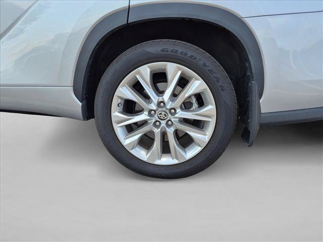 Certified 2024 Toyota Highlander Limited AWD/4WD image 13