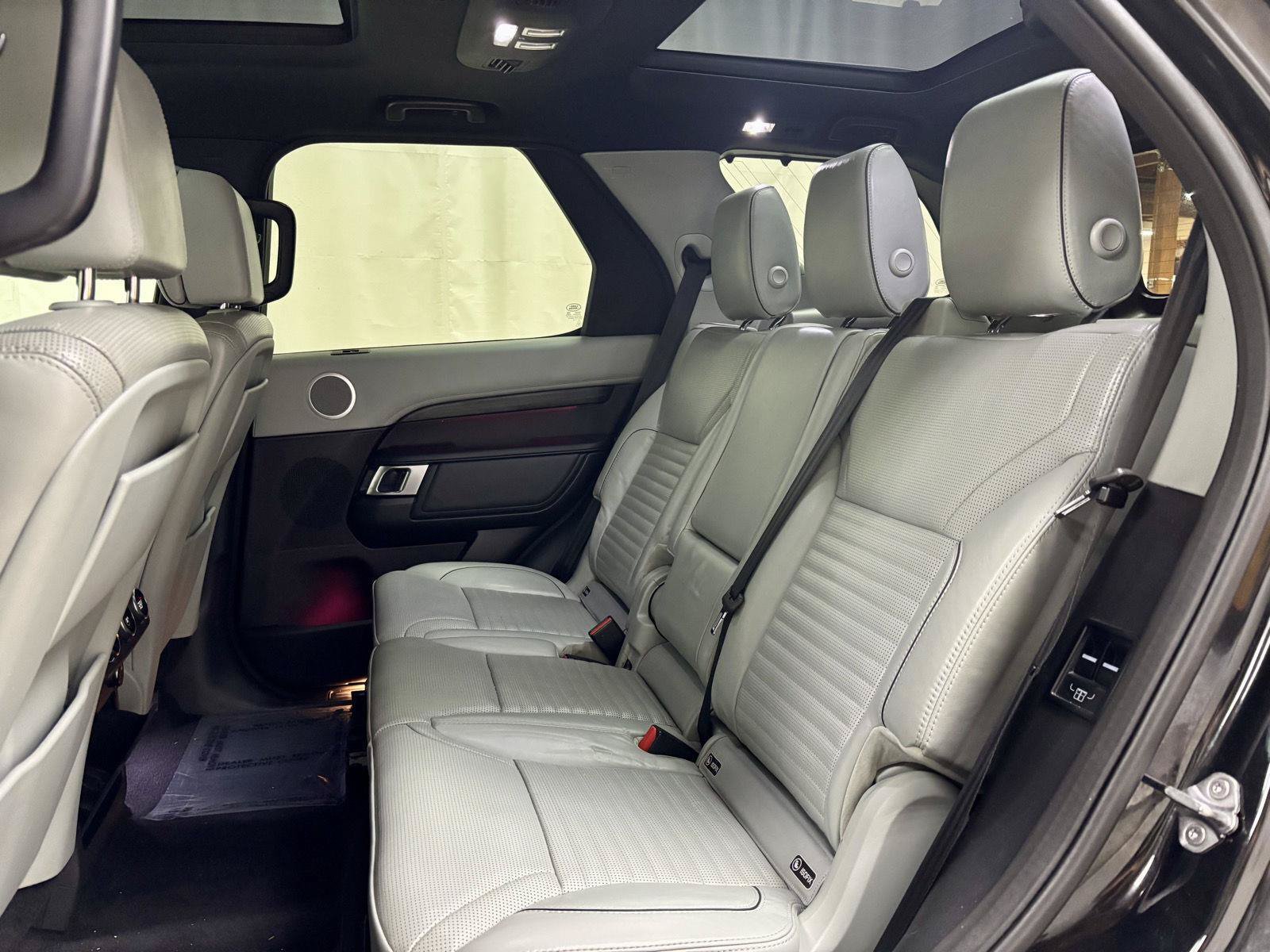 Used 2017 Land Rover Discovery HSE Luxury AWD/4WD image 22
