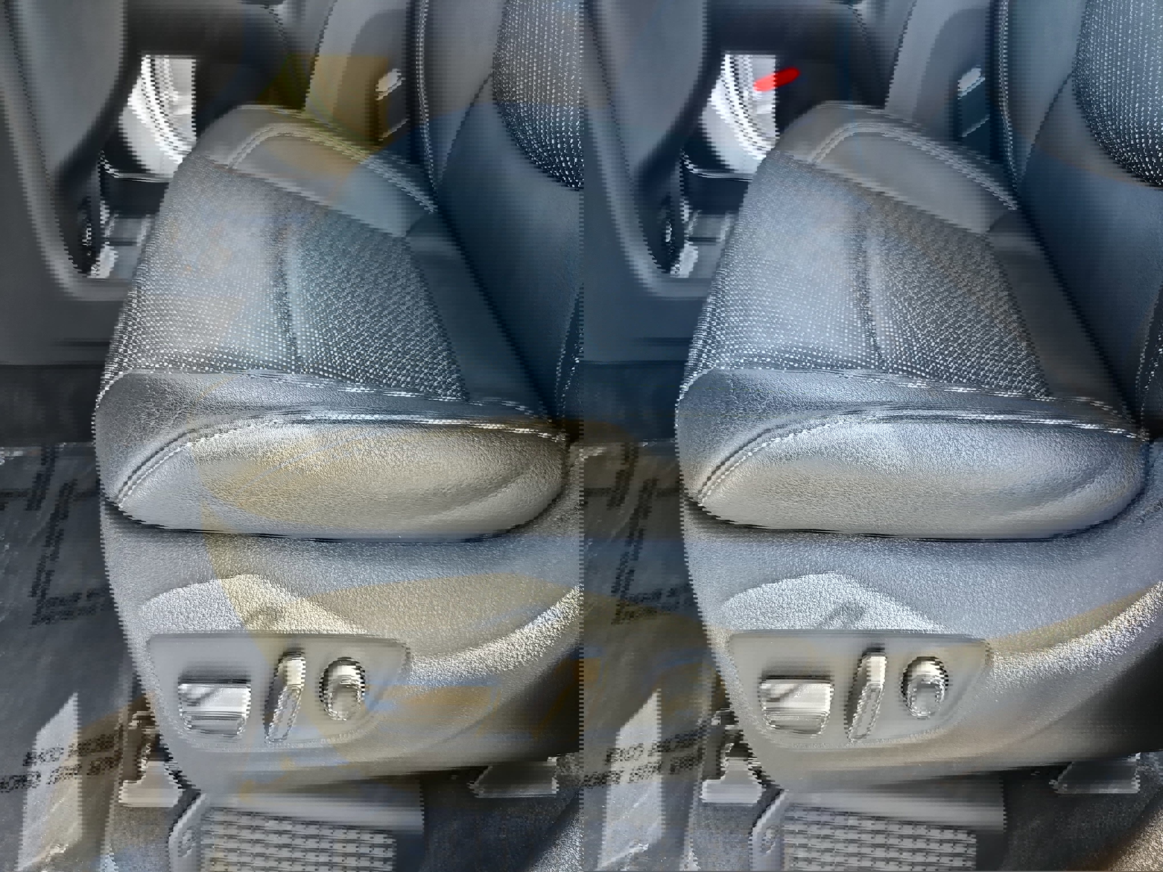 Used 2023 Toyota Sienna XSE image 30