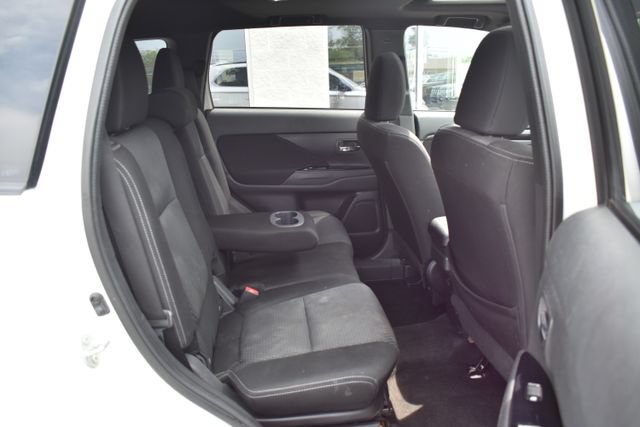 Used 2018 Mitsubishi Outlander LE AWD/4WD image 40
