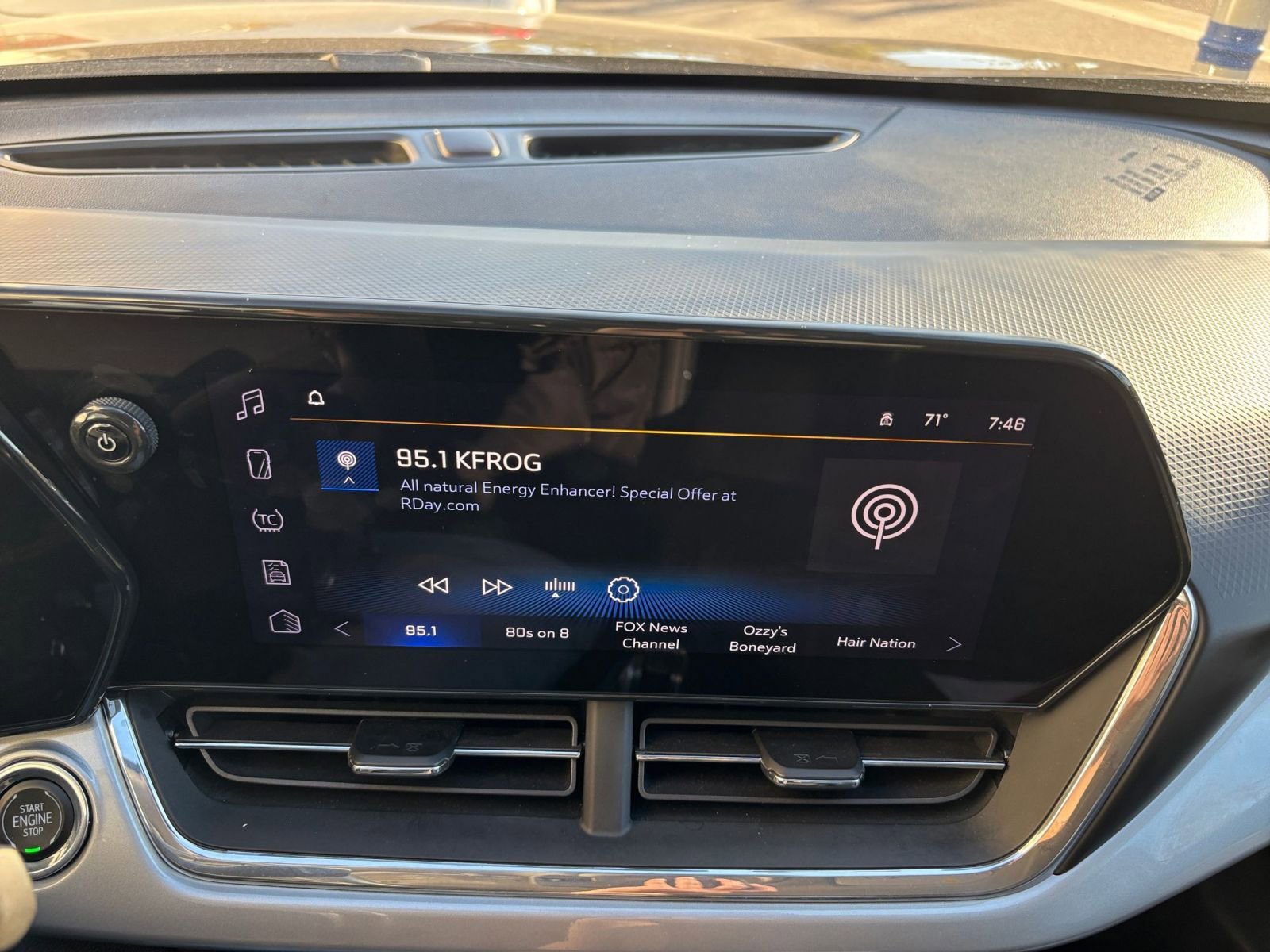 Used 2025 Chevrolet Trax LT w/ LT Convenience Package image 21