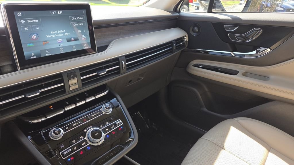 Used 2020 Lincoln Corsair Reserve w/ Equipment Group 201A image 37