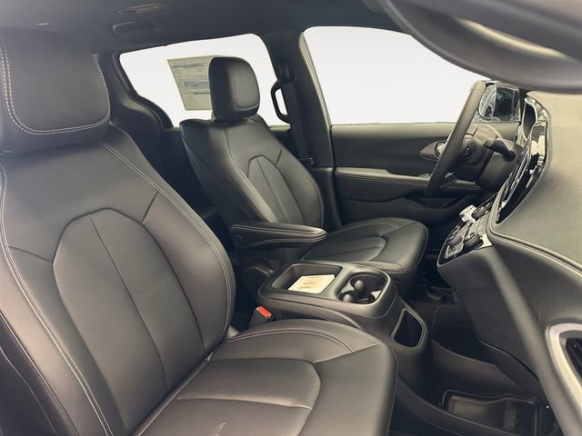New 2026 Chrysler Pacifica Select image 15
