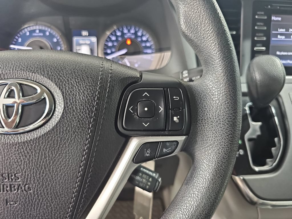 Used 2018 Toyota Sienna LE w/ Carpet Mat Package FWD image 23
