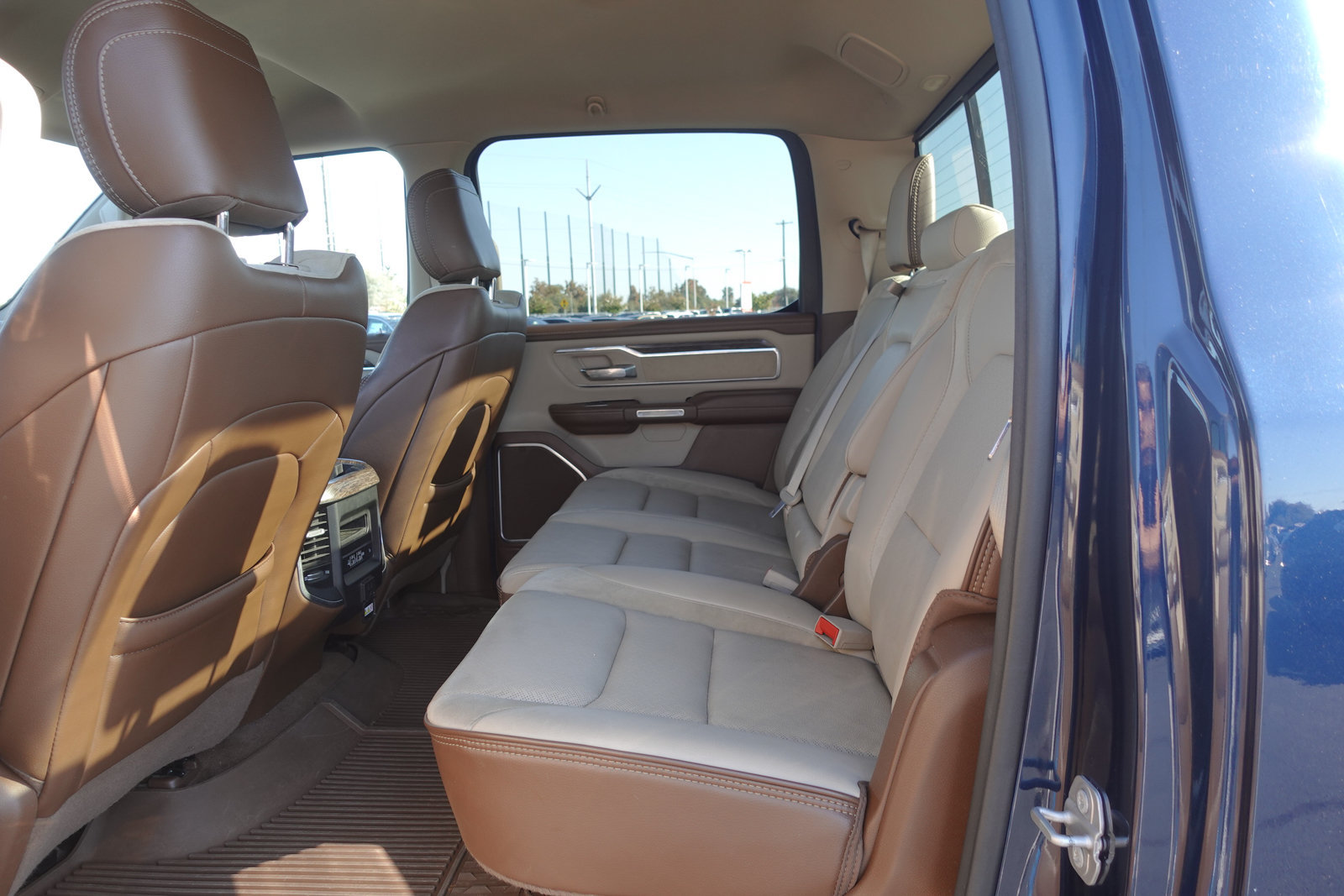 Used 2020 RAM 1500 Laramie AWD/4WD image 14