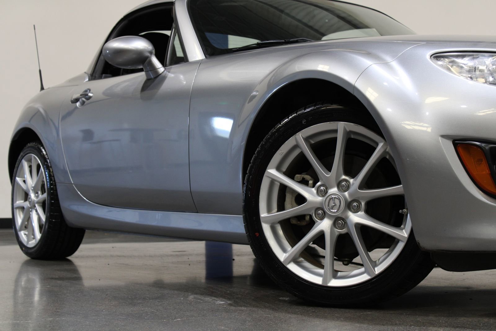 Used 2011 MAZDA MX-5 Miata Touring image 3