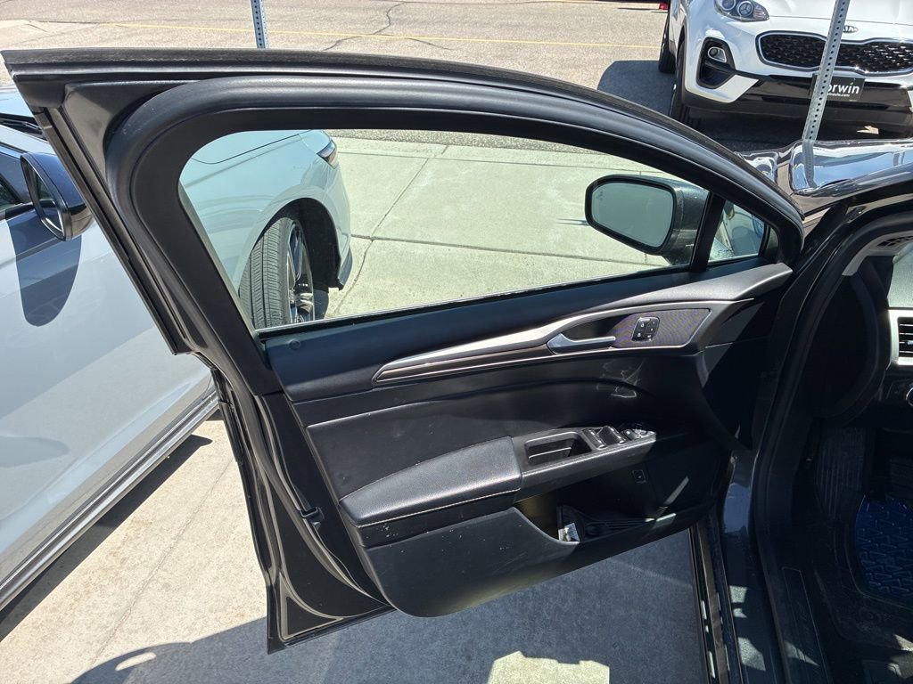 Used 2019 Ford Fusion SEL FWD image 11