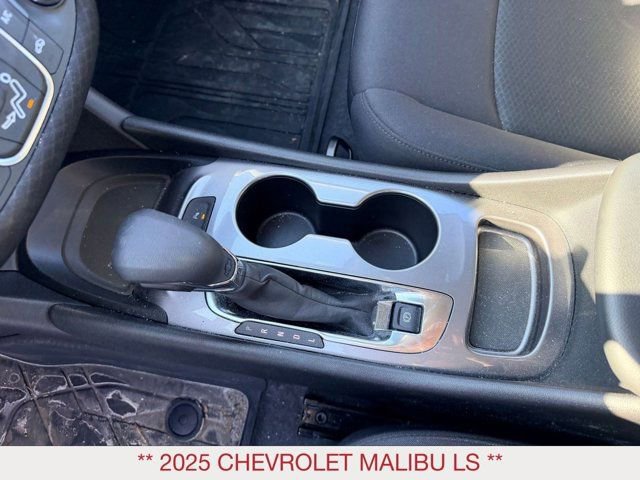 Used 2025 Chevrolet Malibu LS image 16