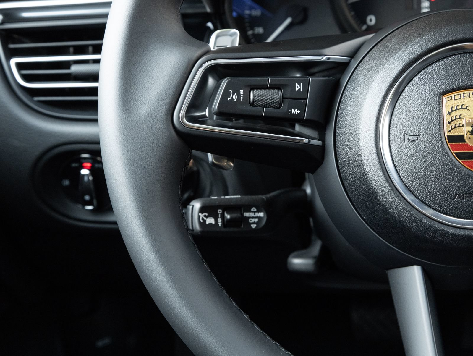 Certified 2026 Porsche Macan AWD/4WD image 15