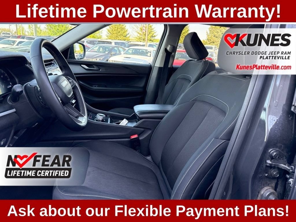 Used 2023 Jeep Grand Cherokee Laredo AWD/4WD image 12