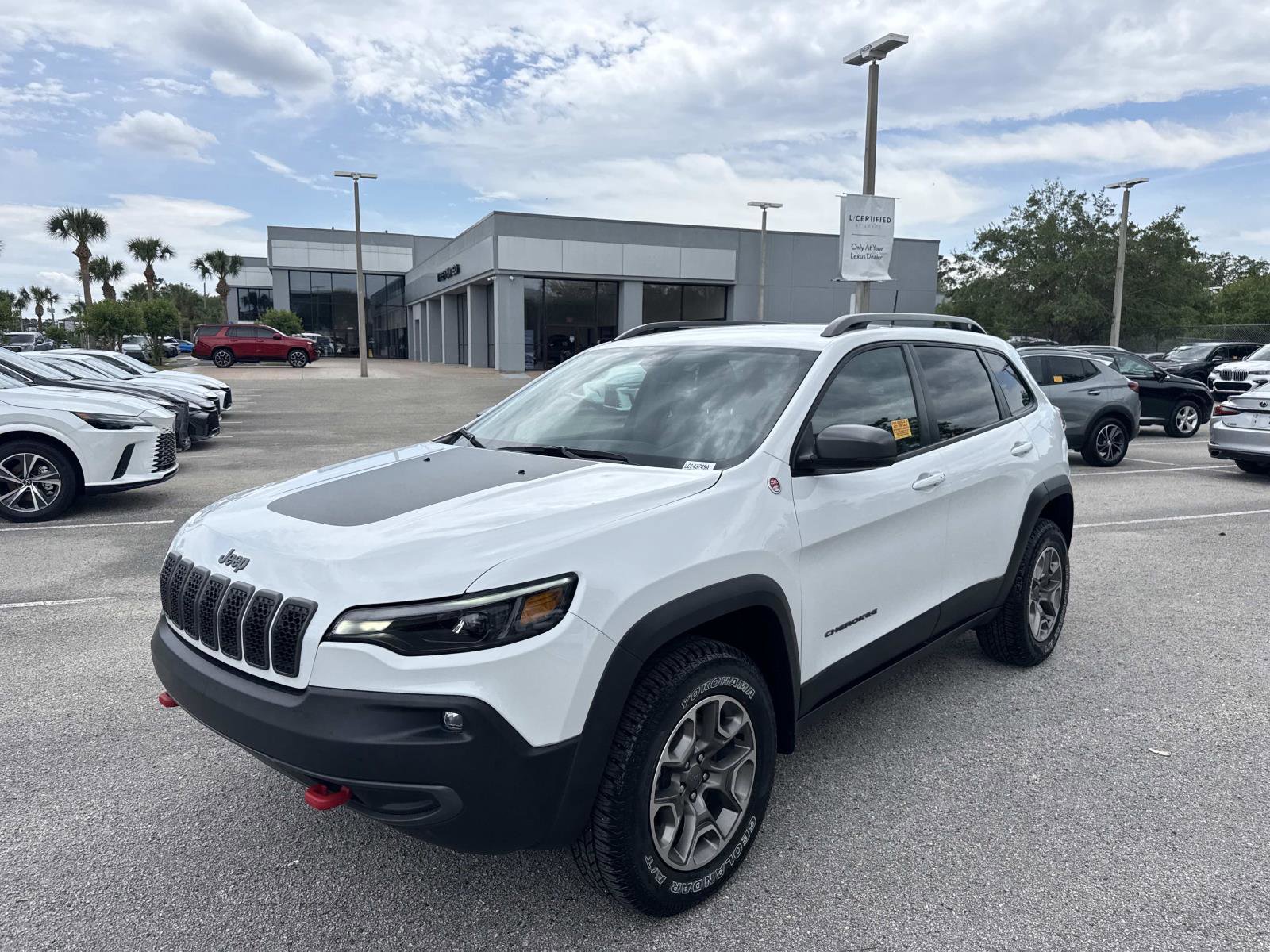 Used 2020 Jeep Cherokee Trailhawk AWD/4WD image 7