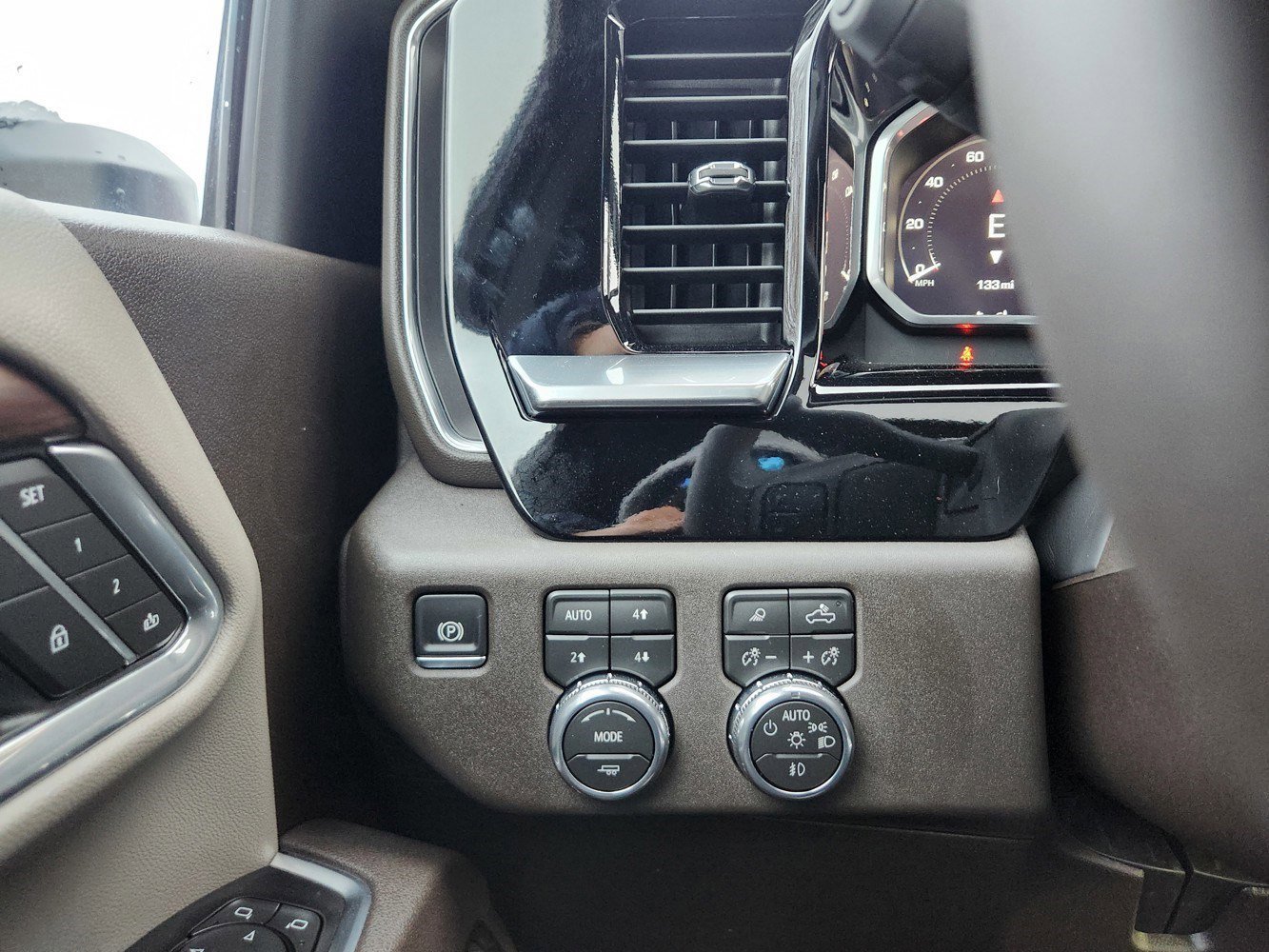New 2026 GMC Sierra 2500 SLT w/ Max Trailering Package image 13