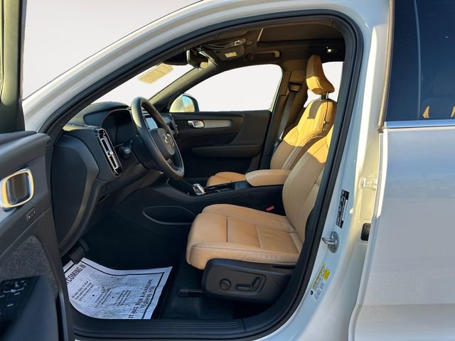 Used 2022 Volvo XC40 T5 Inscription w/ Climate Package image 9