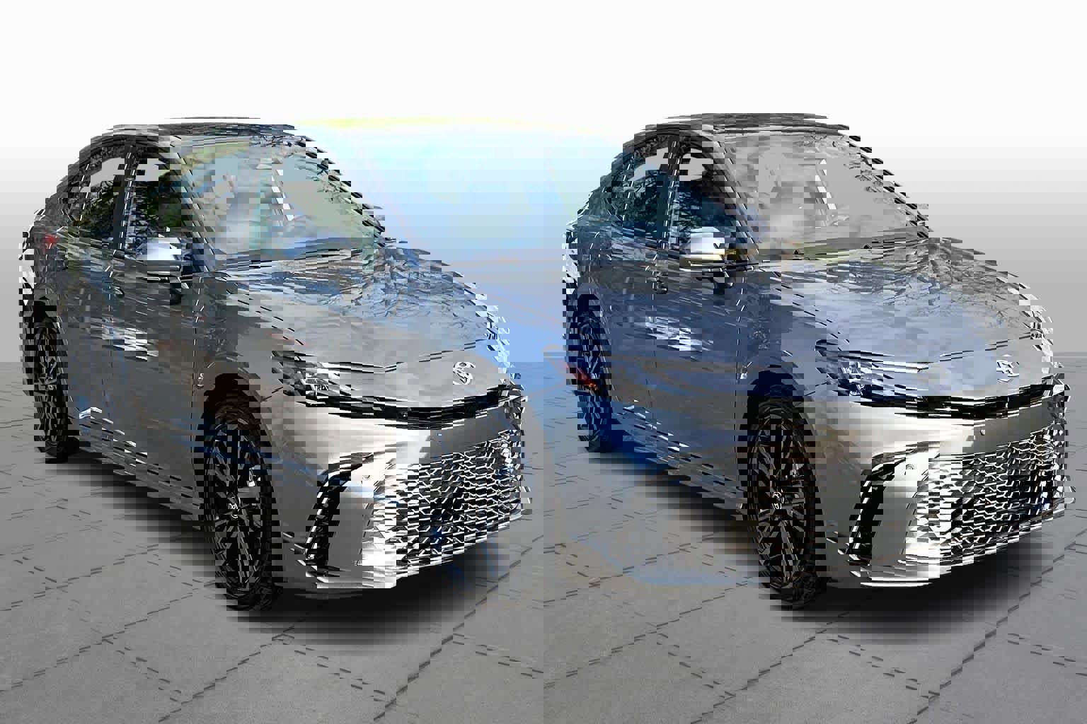 Used 2025 Toyota Camry XSE image 3