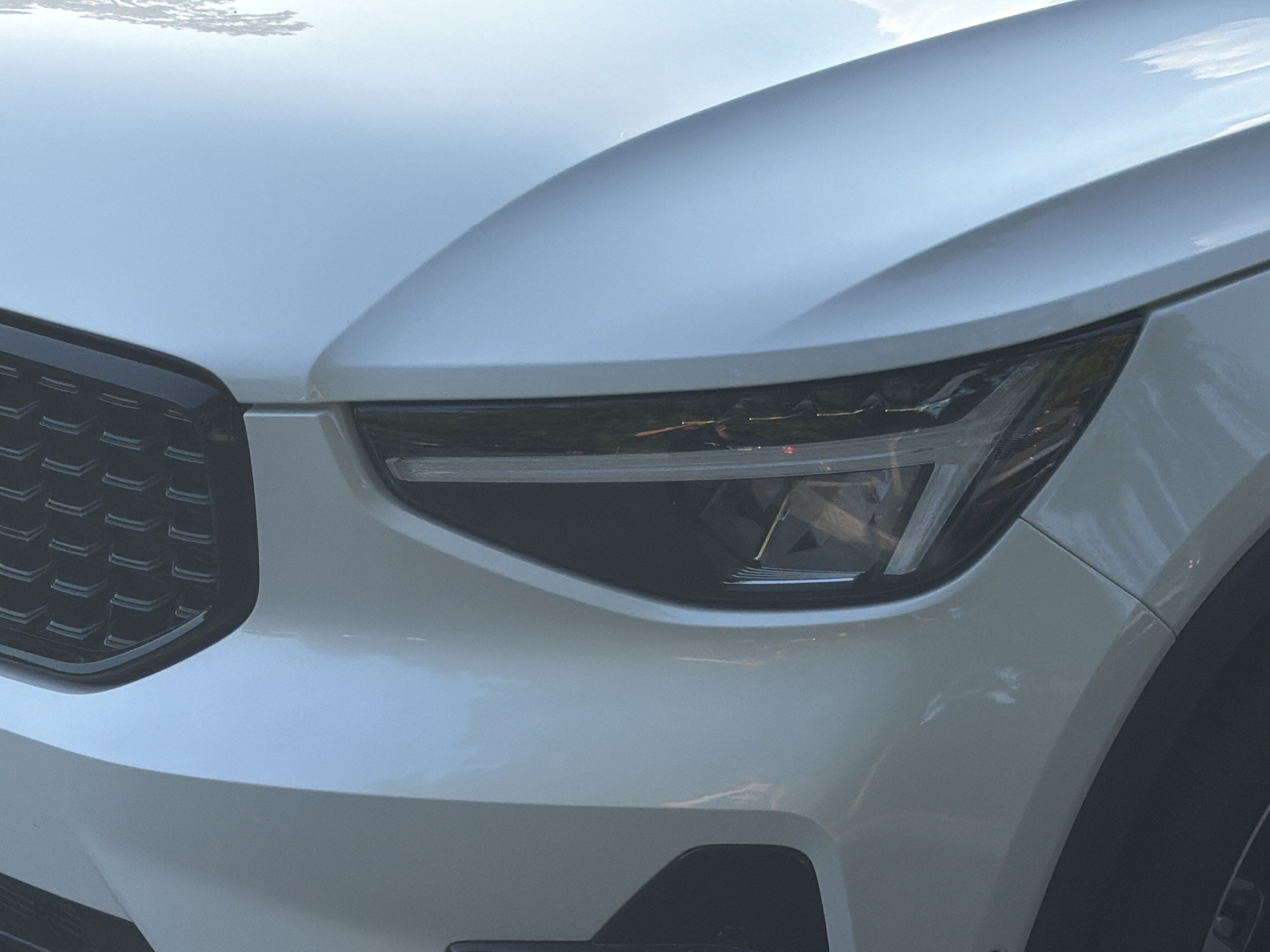 Certified 2023 Volvo XC40 B4 Plus w/ Protection Package Premier FWD image 6