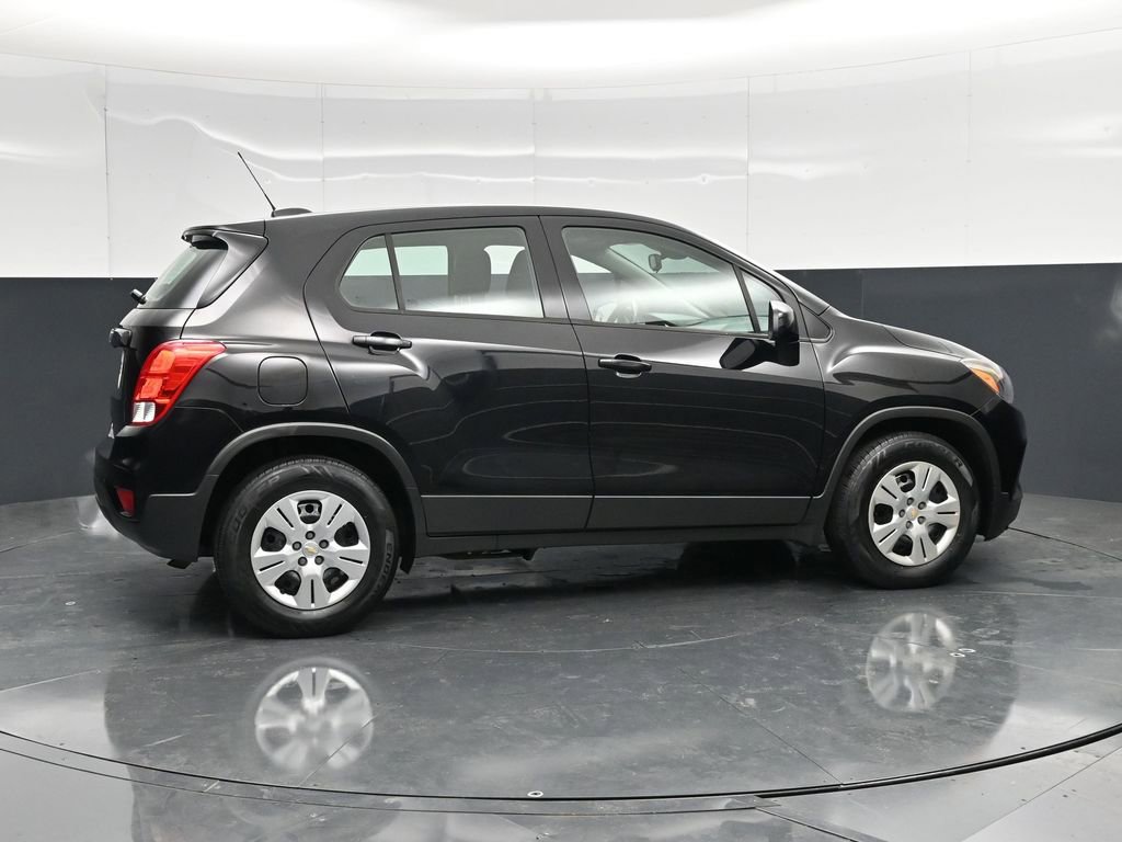 Used 2018 Chevrolet Trax LS FWD image 3