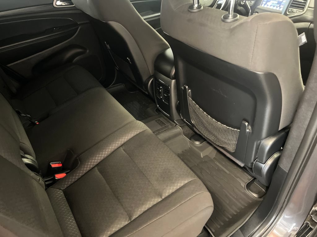 Used 2021 Jeep Grand Cherokee Laredo AWD/4WD image 46