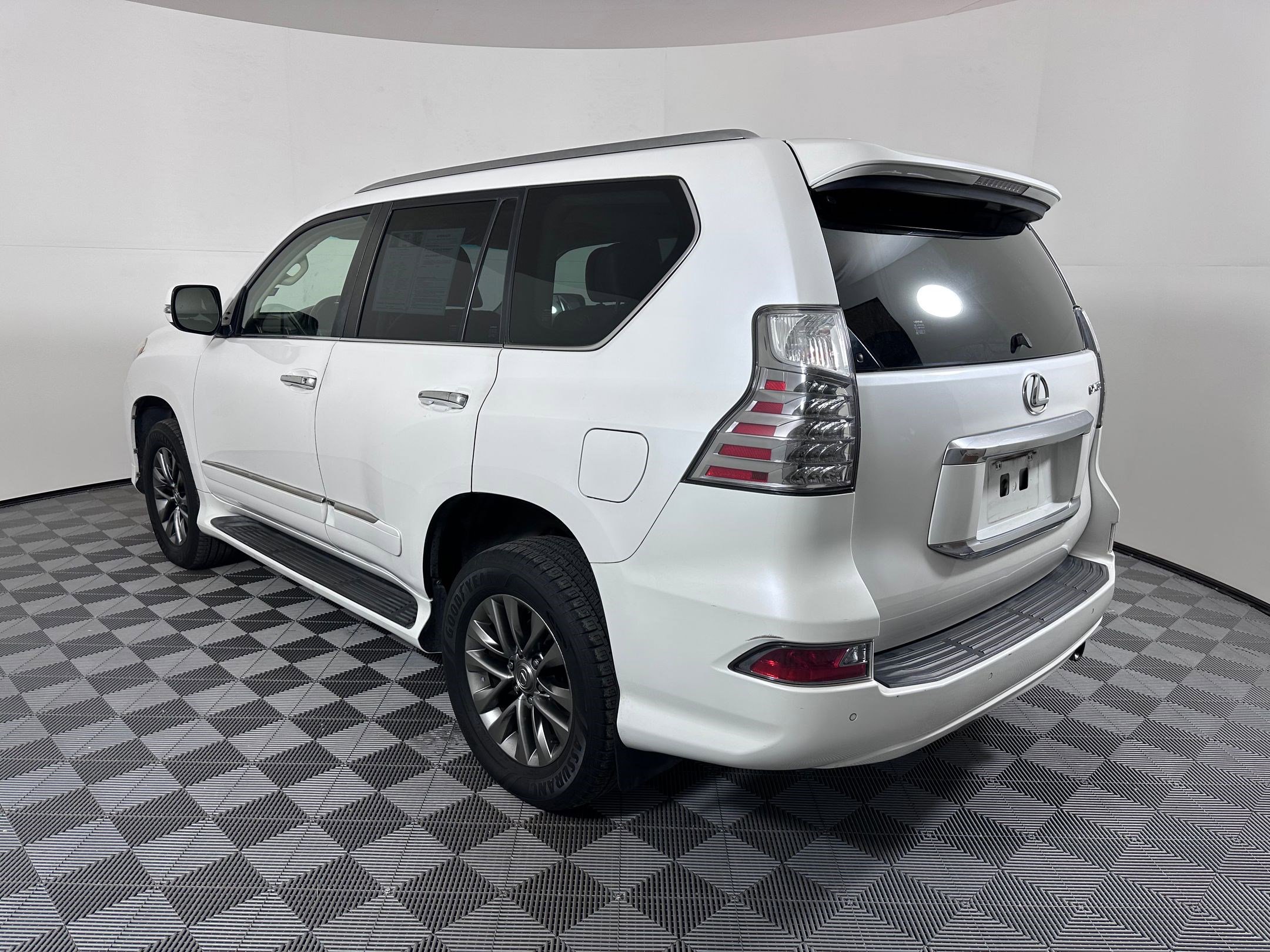 Used 2014 Lexus GX 460 Luxury image 3