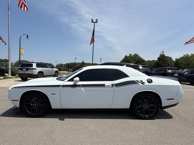 Certified 2019 Dodge Challenger R/T w/ Blacktop Package RWD image 31