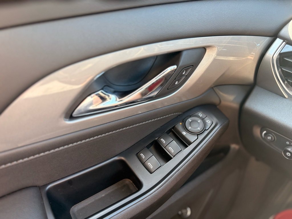 Used 2023 Chevrolet Traverse LT image 22