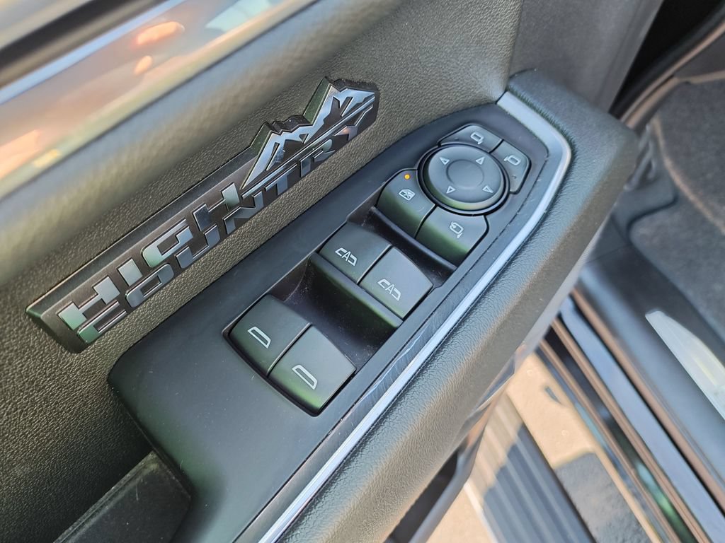 Used 2022 Chevrolet Silverado 1500 High Country AWD/4WD image 5