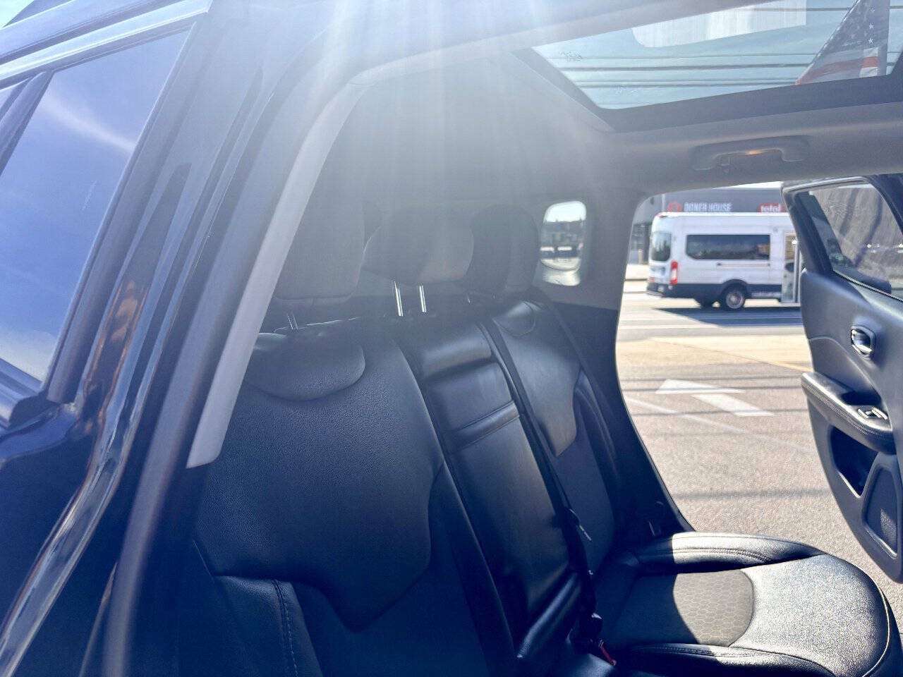 Used 2019 Jeep Compass Latitude w/ Popular Equipment Group AWD/4WD image 33