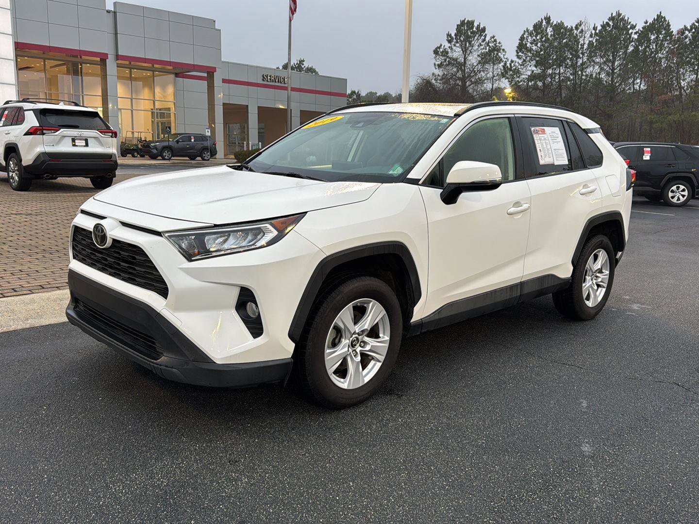 Used 2019 Toyota RAV4 XLE image 2