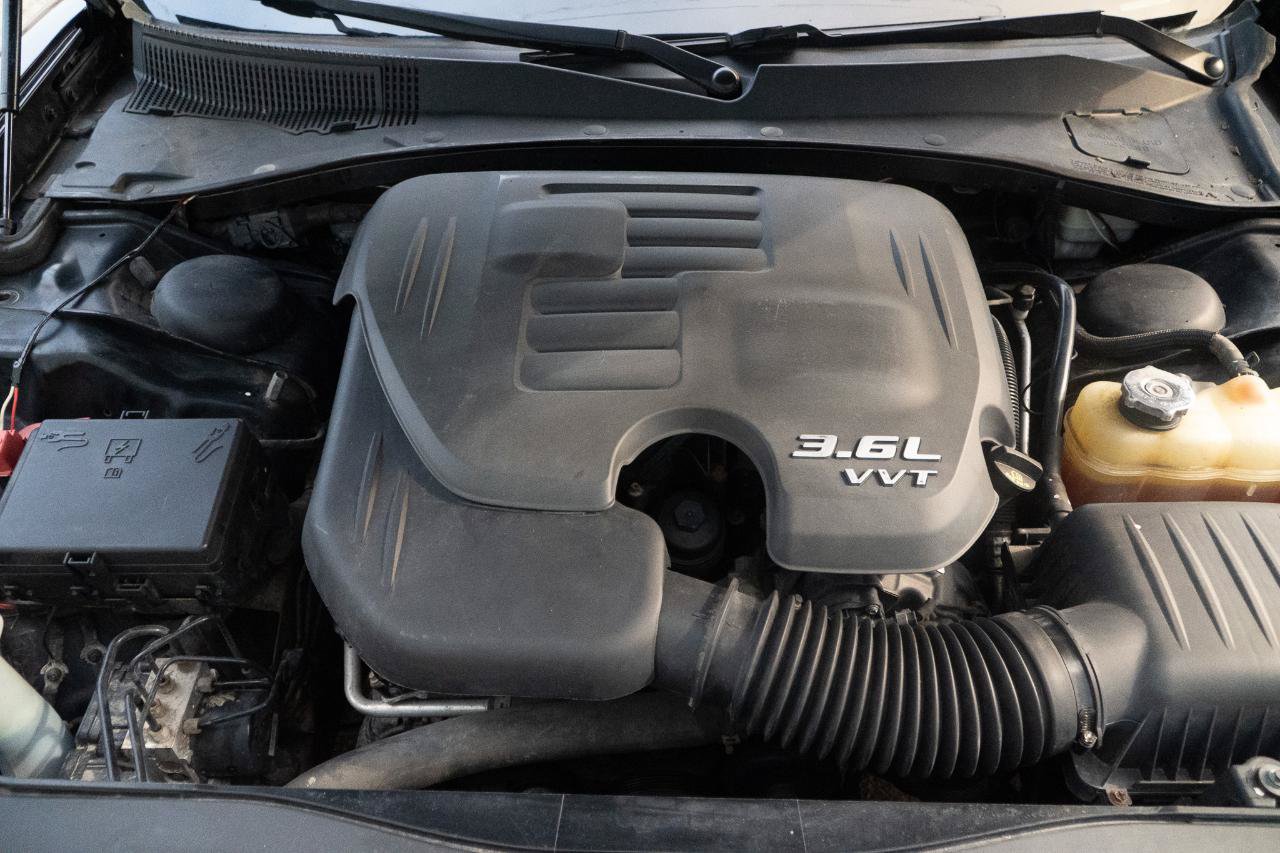 Used 2013 Dodge Charger SE RWD image 34