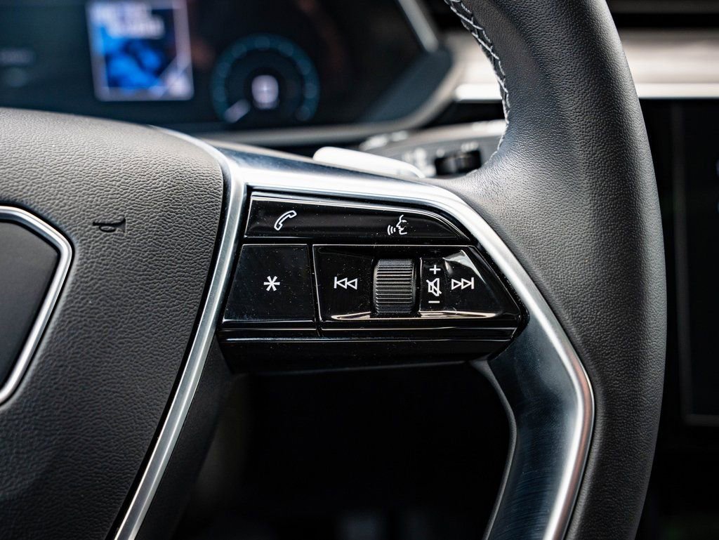 Used 2022 Audi e-tron Premium w/ Convenience Plus Package image 26