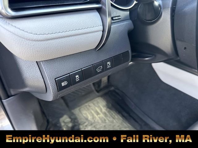 Used 2020 Toyota Camry XLE w/ Sunroof Package image 20