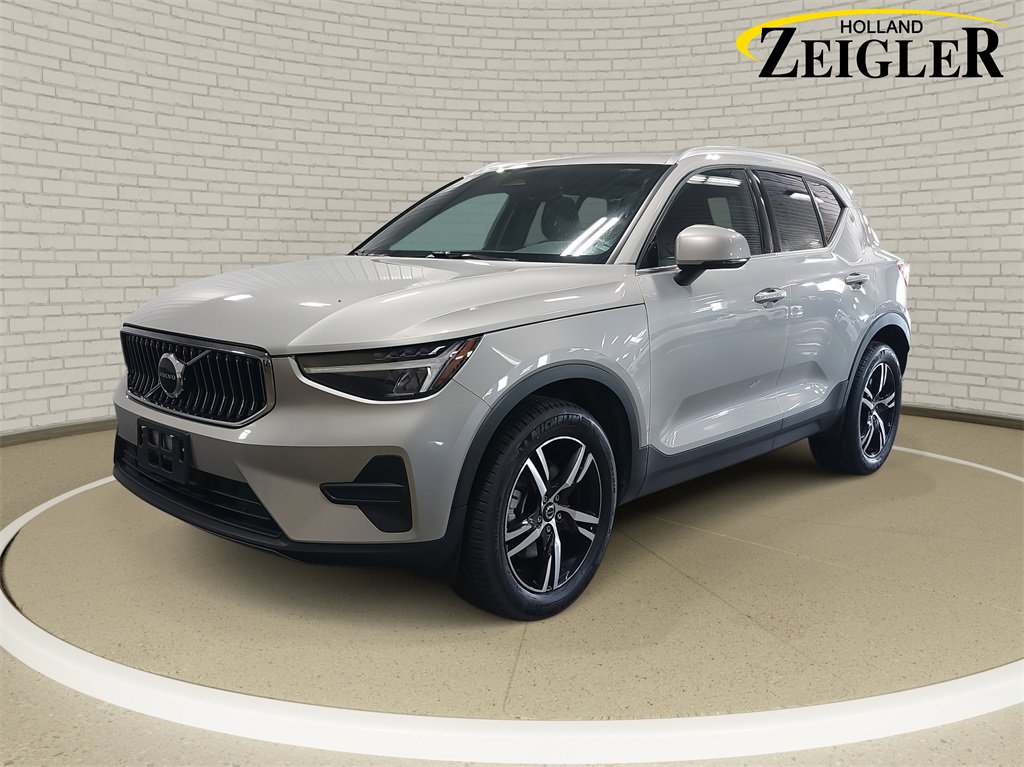 Used 2024 Volvo XC40 B5 Core