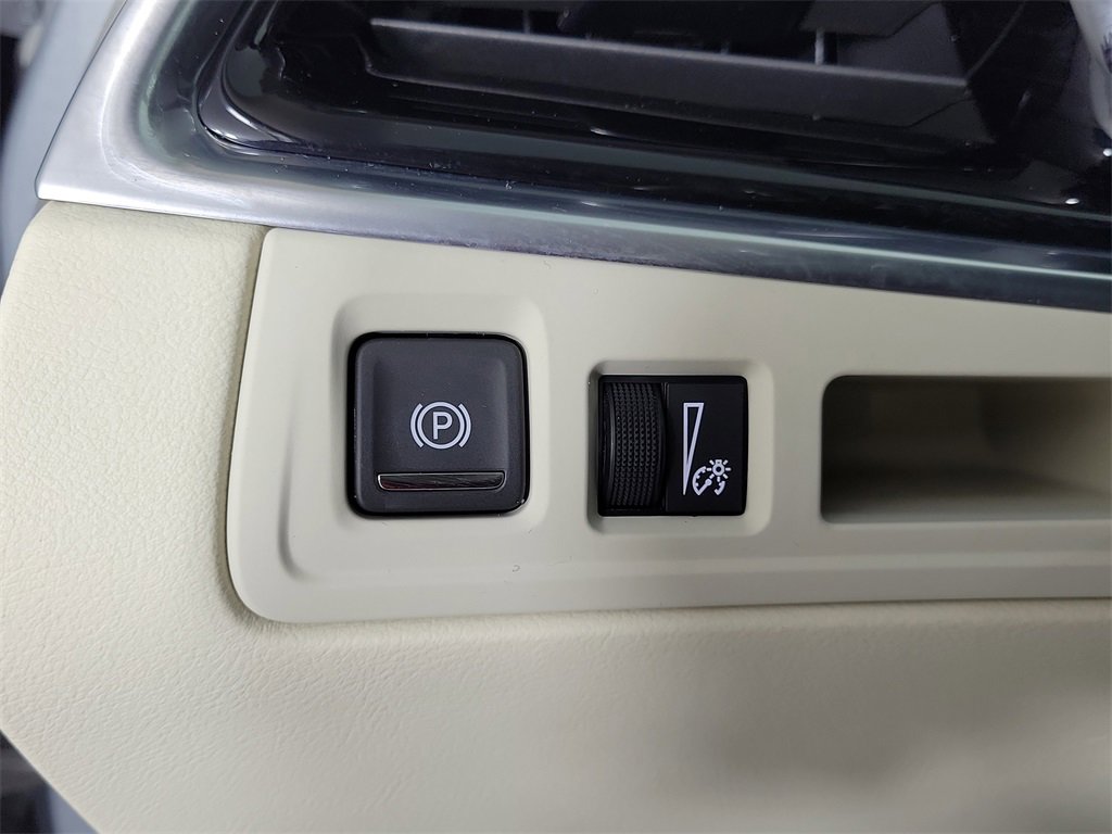 Certified 2025 Cadillac XT6 Premium Luxury image 32