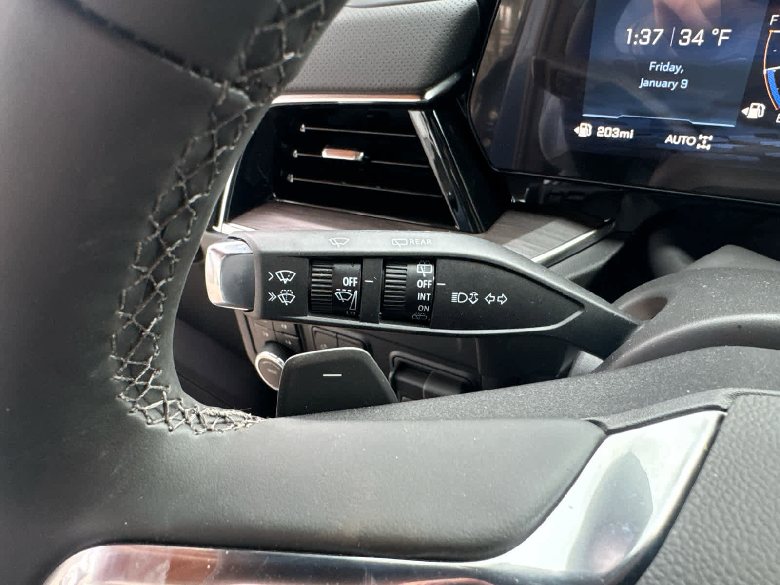 New 2026 Chevrolet Suburban Premier image 30