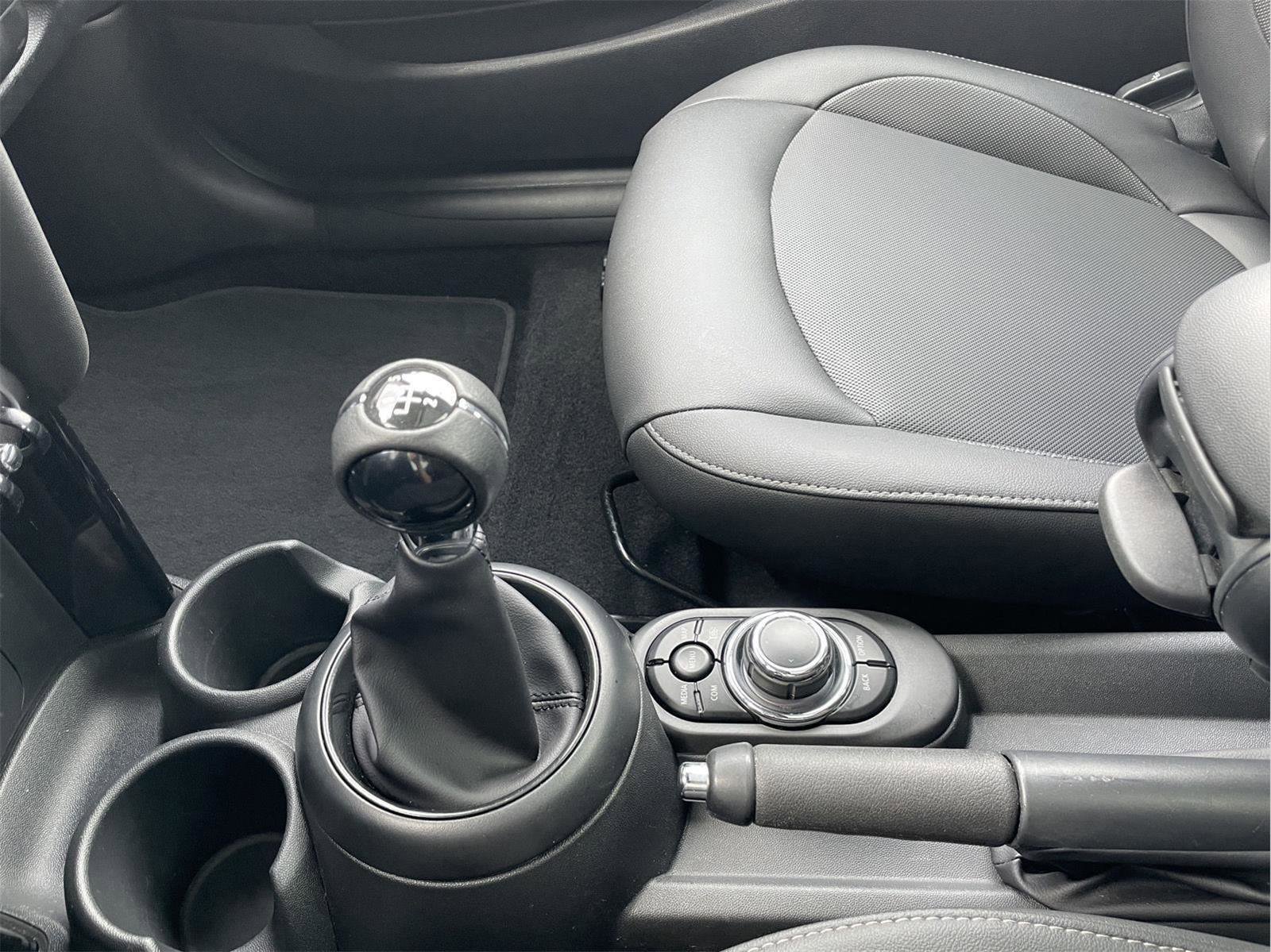 Used 2023 MINI Cooper 2-Door Hardtop FWD image 28