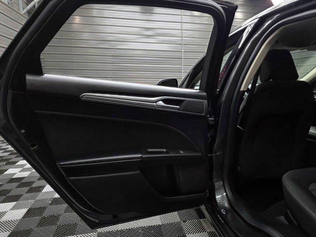 Used 2020 Ford Fusion SE FWD image 32