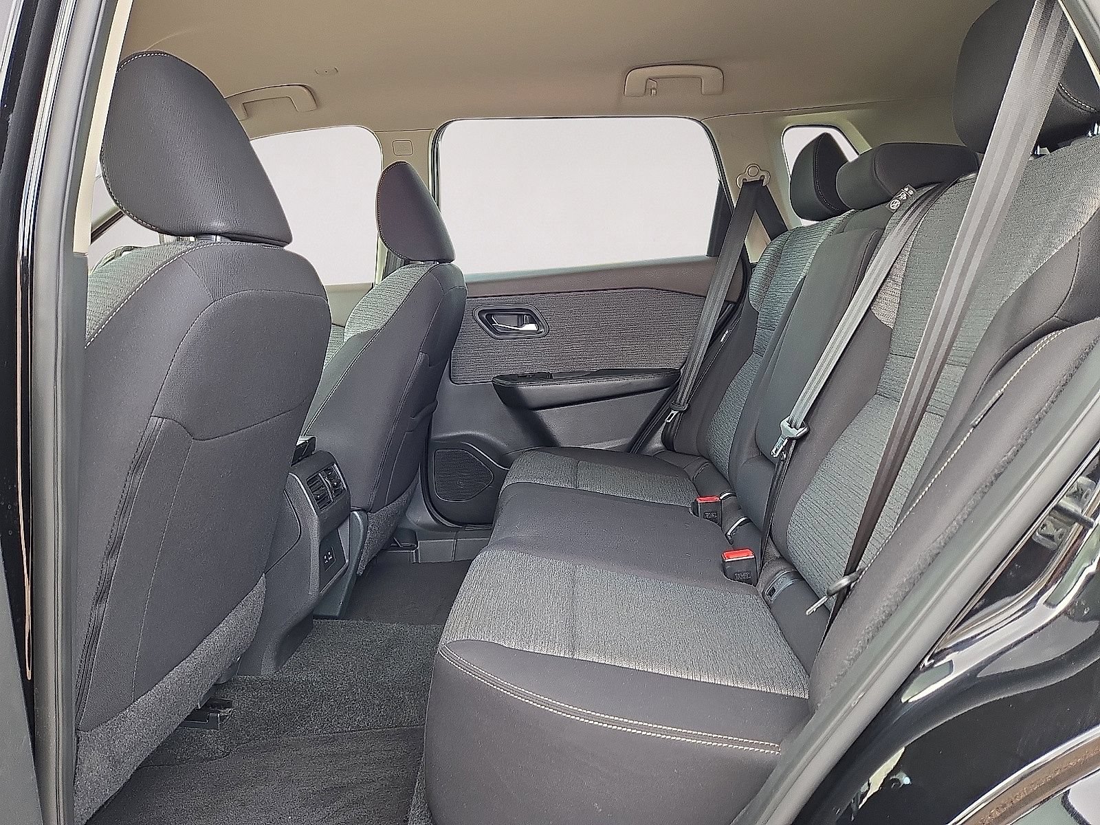 Used 2023 Nissan Rogue SV AWD/4WD image 14