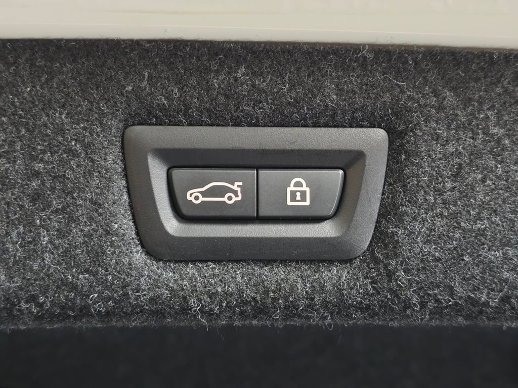 Used 2021 BMW M550i xDrive w/ Executive Package image 11