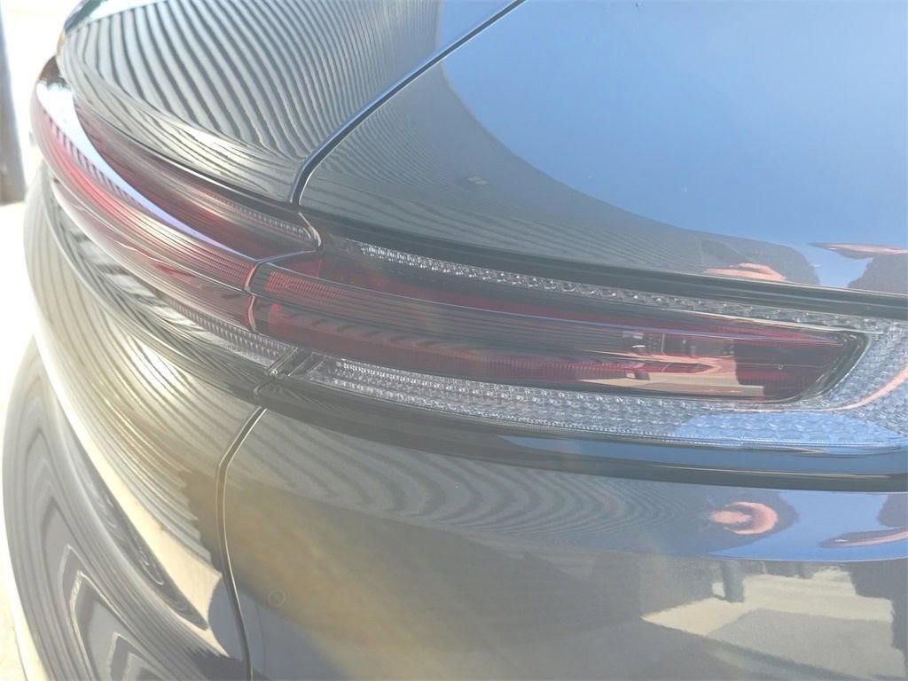 Certified 2025 Porsche Cayenne AWD/4WD image 16