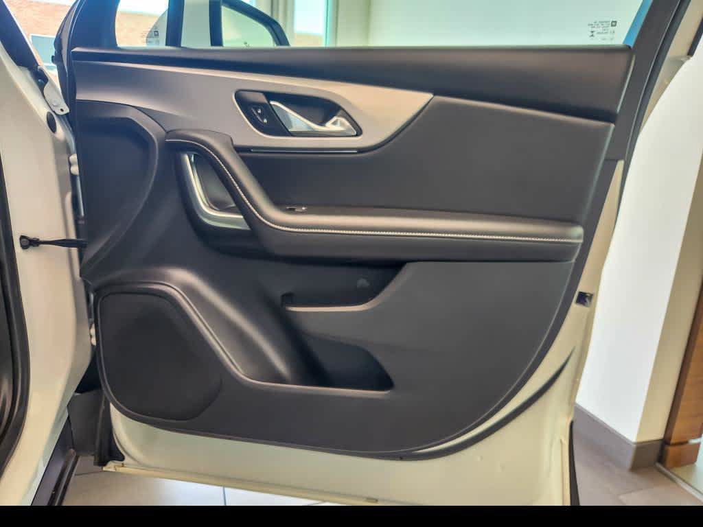 Used 2025 Chevrolet Blazer LT FWD image 24