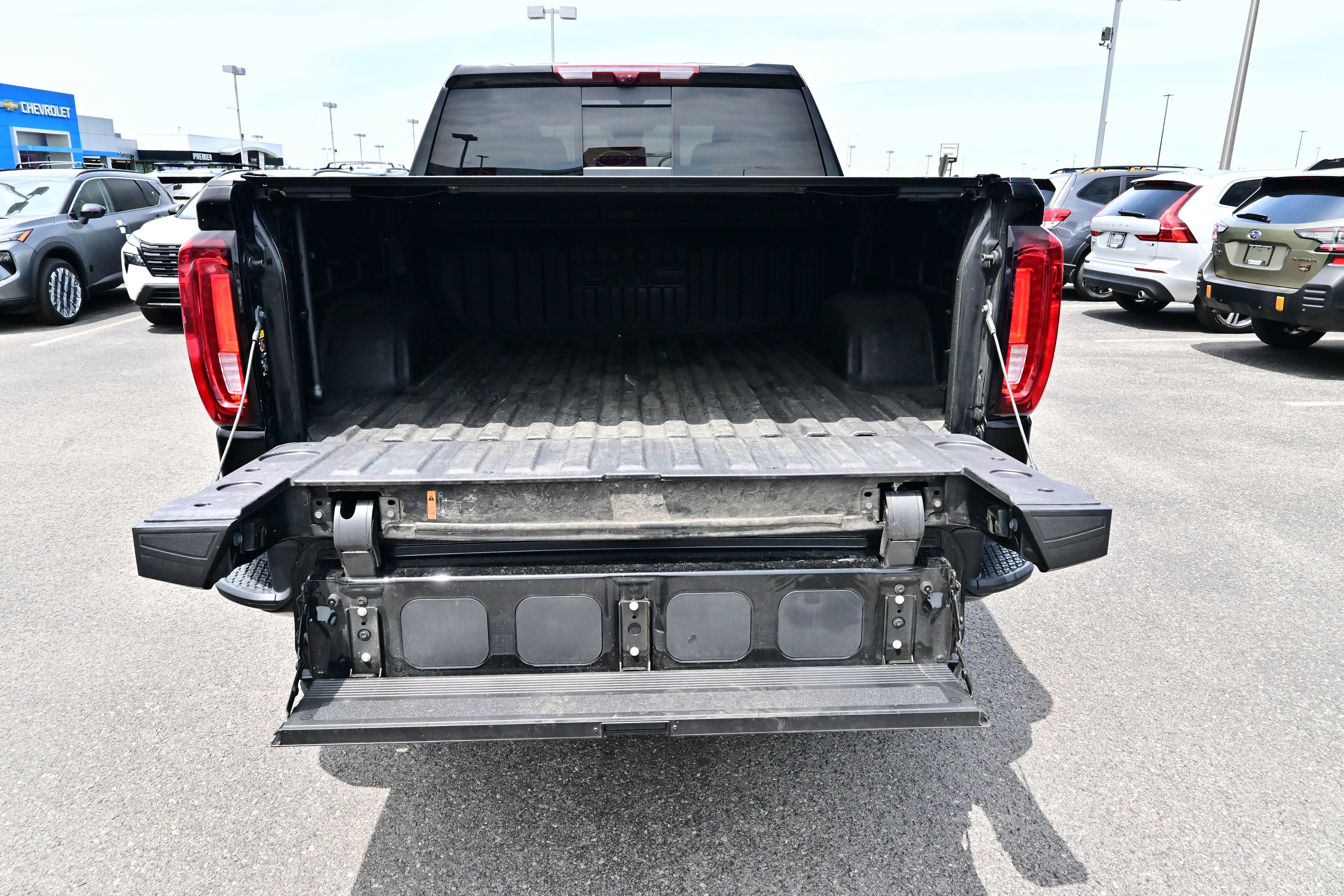 Used 2025 GMC Sierra 1500 AT4 w/ AT4 Premium Package AWD/4WD image 14