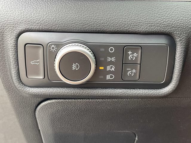 Used 2021 Ford Explorer XLT w/ Equipment Group 202A AWD/4WD image 37
