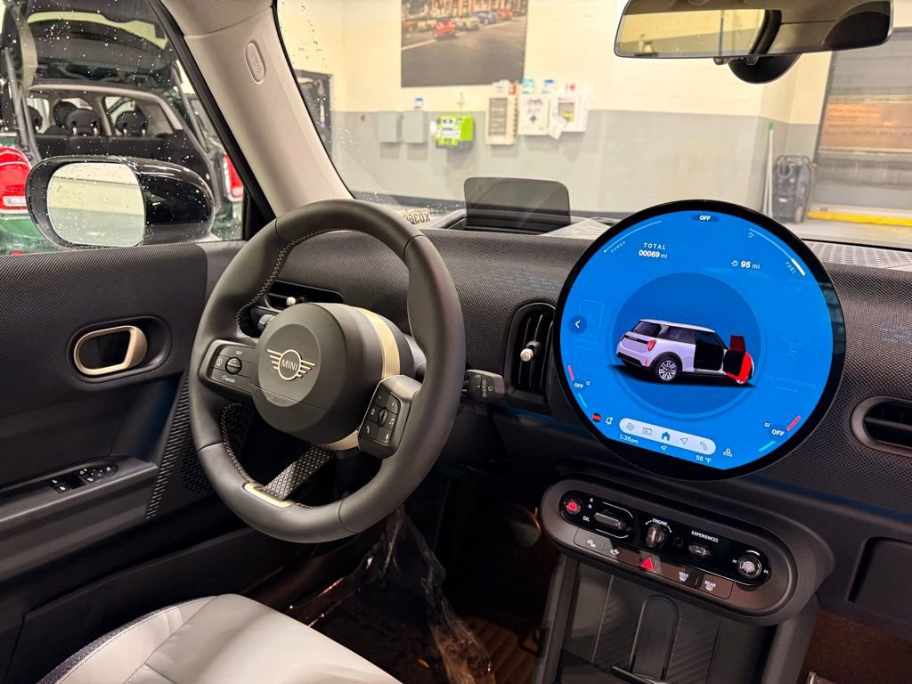 Used 2025 MINI Cooper 2-Door Hardtop image 24