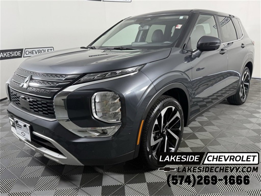 Used 2024 Mitsubishi Outlander SE image 1