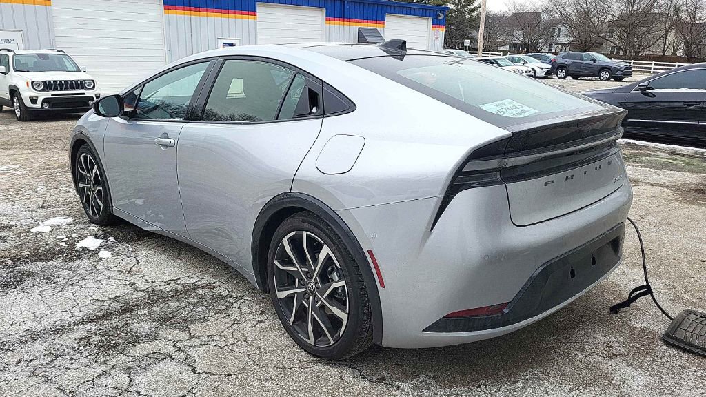 Used 2026 Toyota Prius Plug-In Hybrid image 3