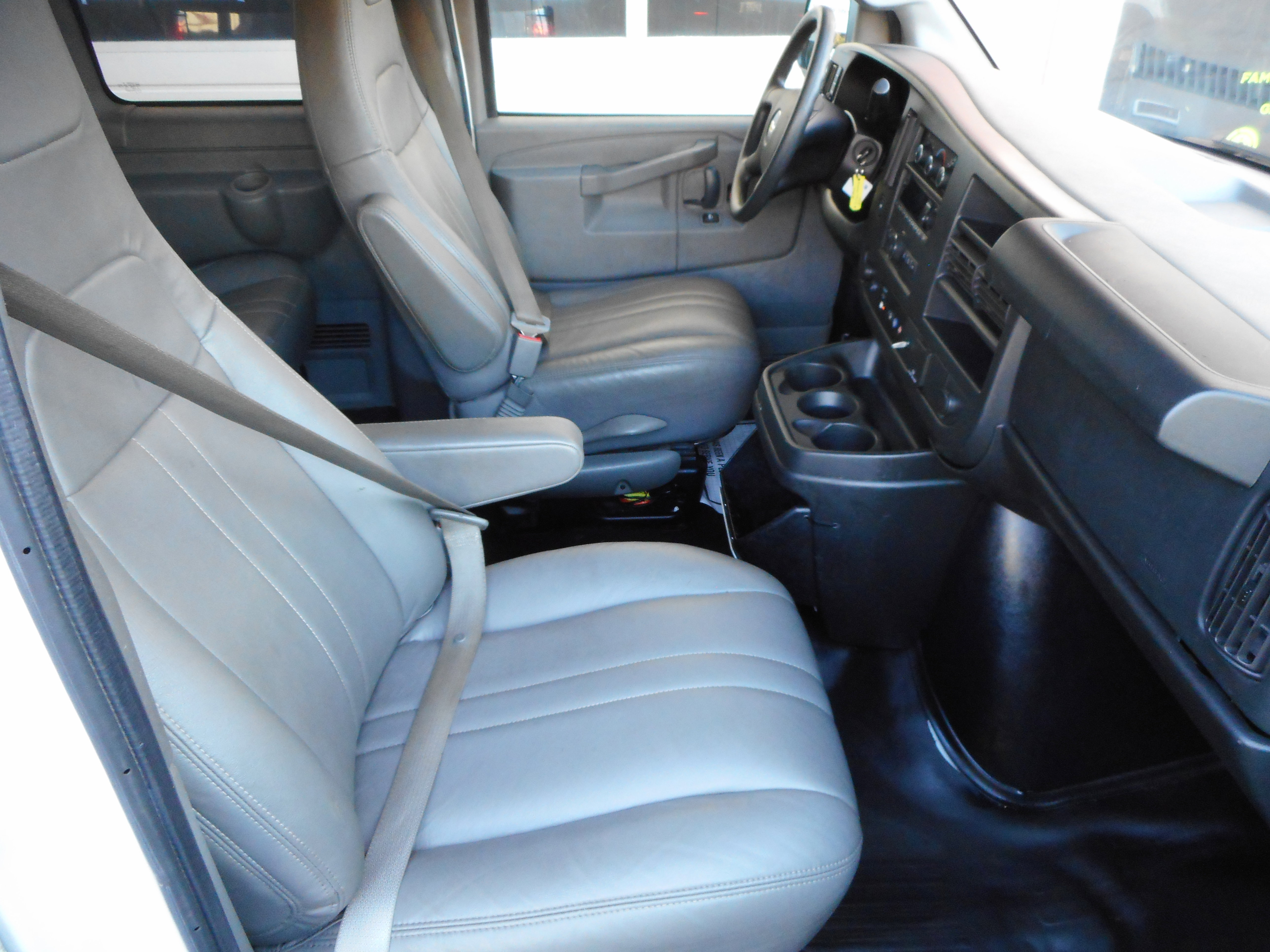 Used 2017 Chevrolet Express 2500 LS image 28