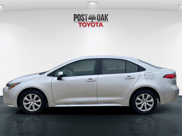 Used 2025 Toyota Corolla LE image 4