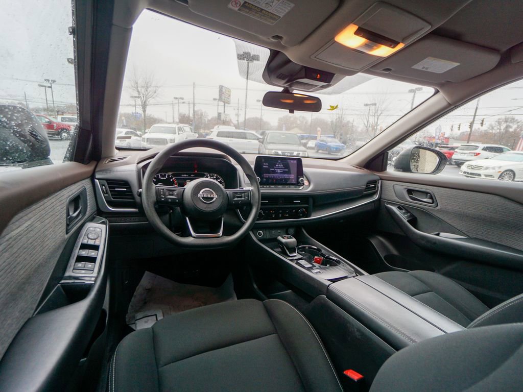 Used 2023 Nissan Rogue S image 12